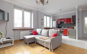 Metro Racławicka Red Apartment